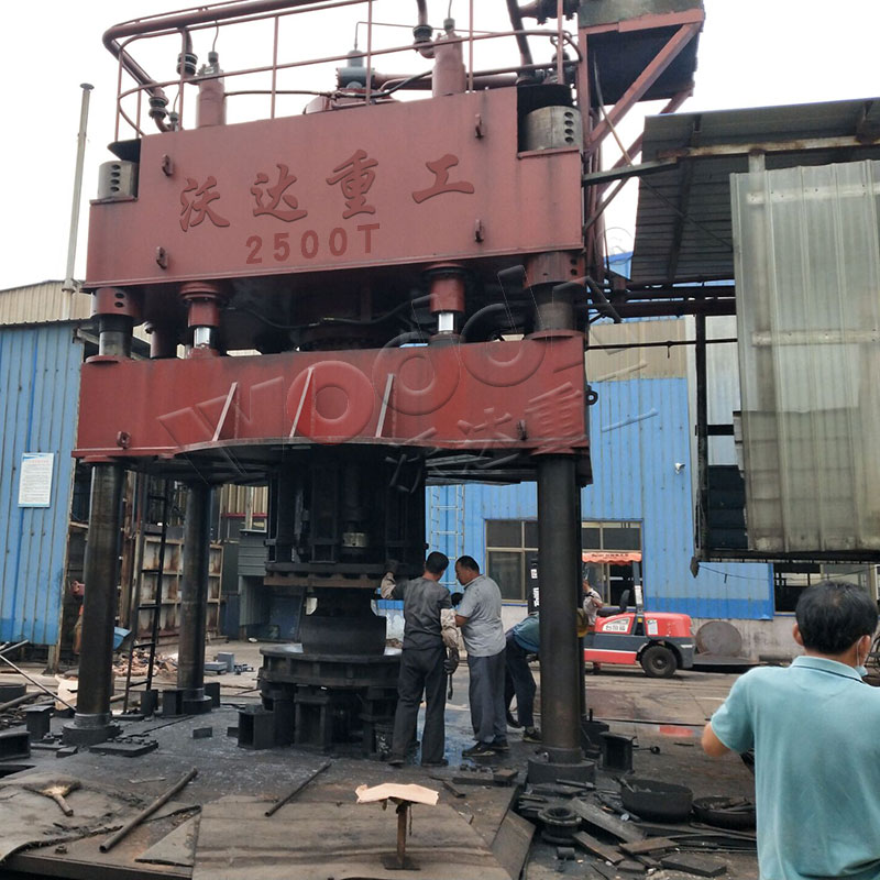 2500噸(dūn)封頭油(you)壓機
