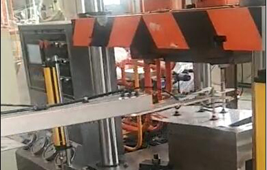 160噸拉伸機(jī)配機械手