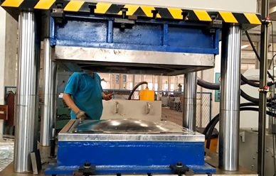 沃(wo)達水箱拉伸機(jī)