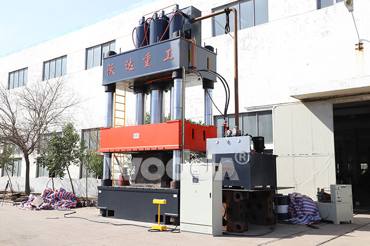 2000噸三梁四柱液壓機 2000噸三梁四柱液壓機