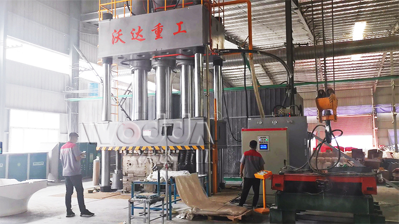 2000噸液壓(ya)機模壓SMC玻璃鋼(gang)風機