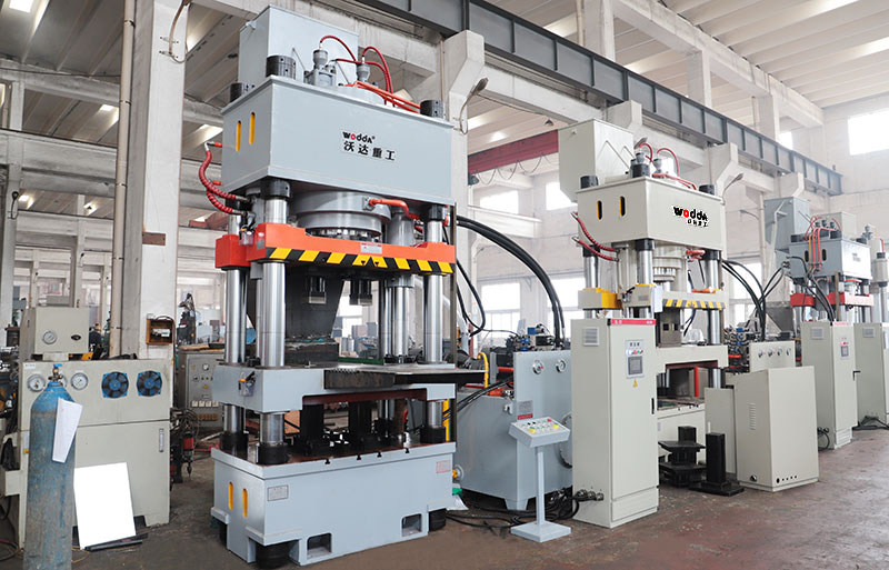 630噸牛羊(yang)舔磚液壓機鹽(yán)磚機視頻