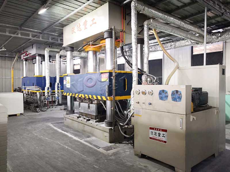 800噸玻璃鋼水箱闆成型液壓機 800噸玻璃鋼水箱闆成型液壓機