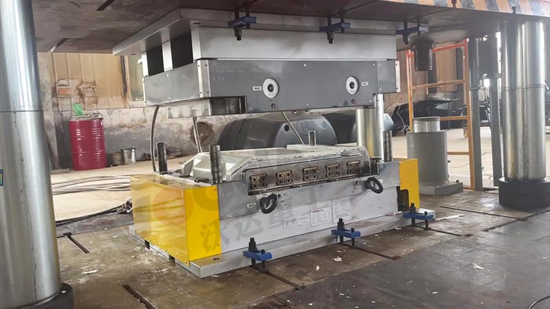 SMC汽車覆蓋件模壓成型液壓機800