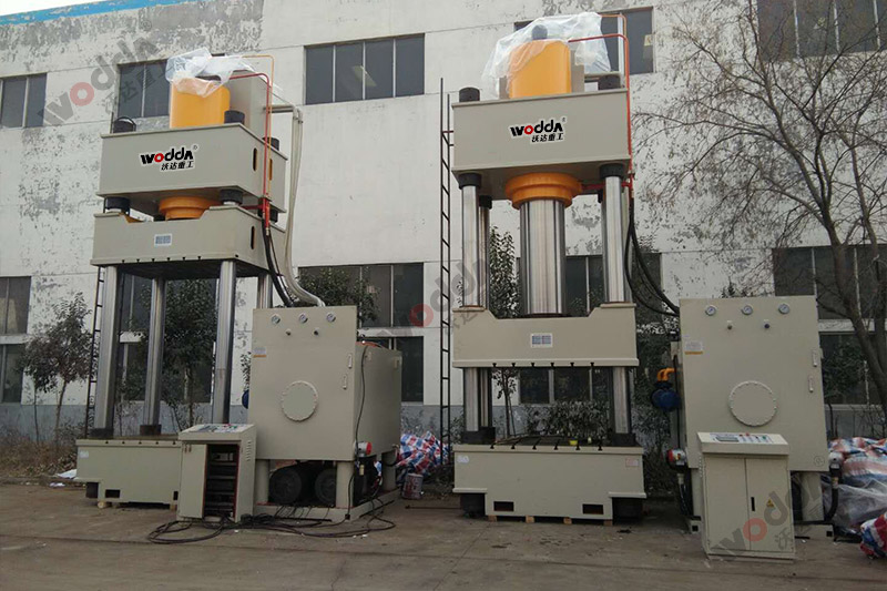 1000噸三梁四柱液壓機 1000噸三梁四柱液壓機