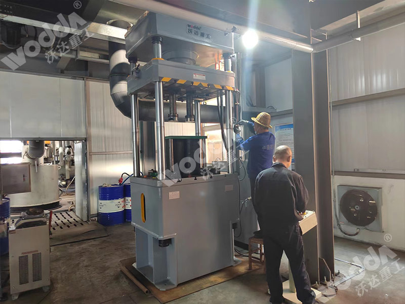 200噸石墨粉末成型液壓機 200噸石墨粉末成型液壓機