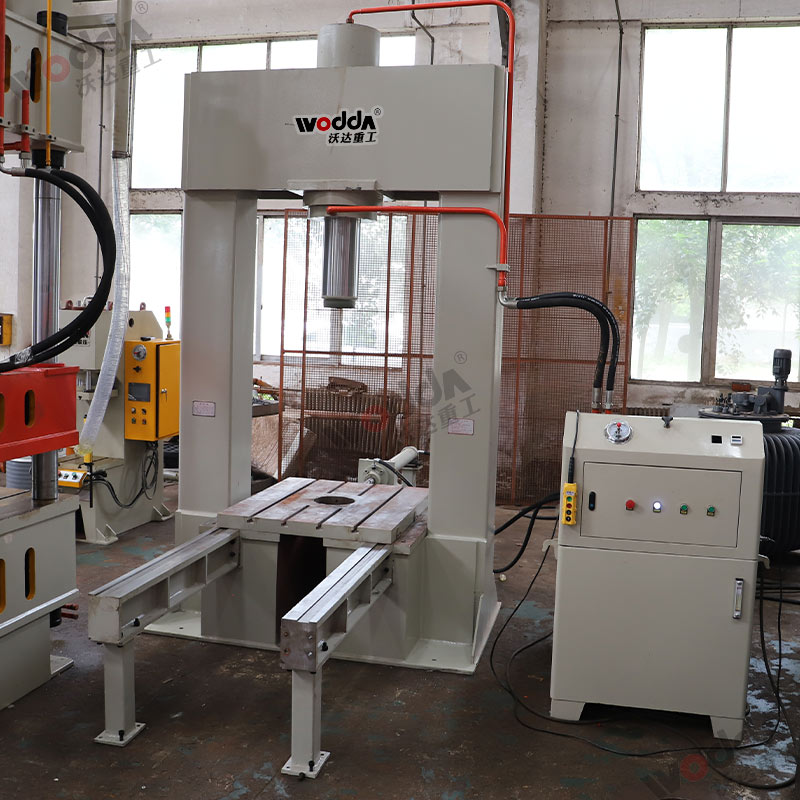 200噸龍門液壓機帶移動台