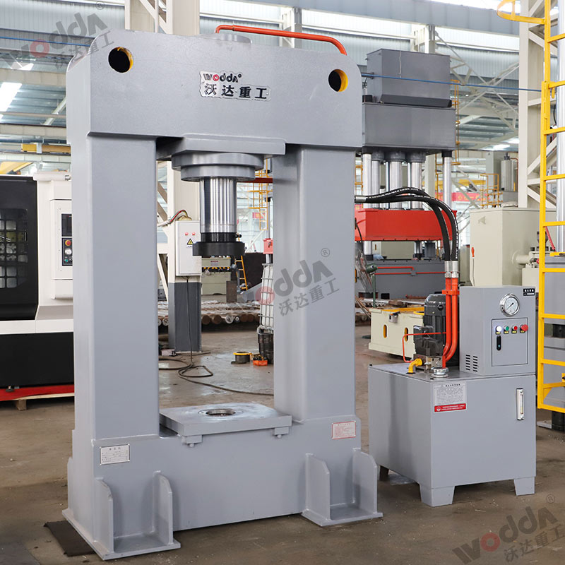 200噸龍門液壓機