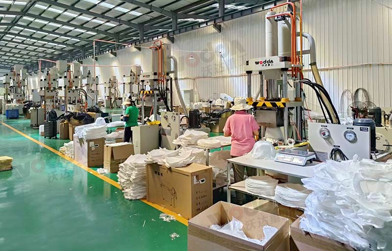 防彈頭盔成型液壓機客戶現場