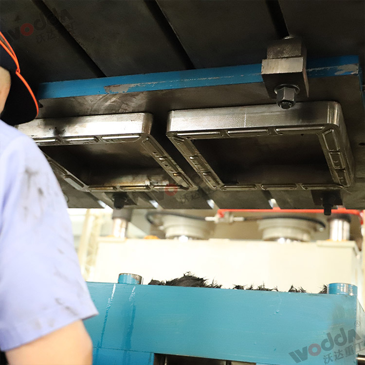 樹脂井蓋成型液壓機模具(圖2) 樹脂井蓋成型液壓機模具(圖2)