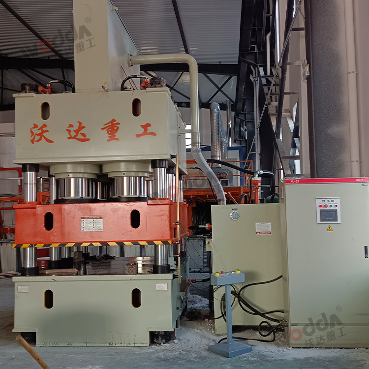 2400噸防盜門門面壓花機 2400噸防盜門門面壓花機