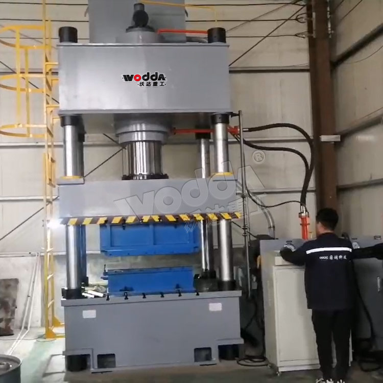 500噸四柱液壓機沖壓不鏽鋼水箱闆 500噸四柱液壓機沖壓不鏽鋼水箱闆