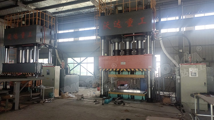 1500噸SMC汽車導流罩成型液壓機試機 1500噸SMC汽車導流罩成型液壓機試機