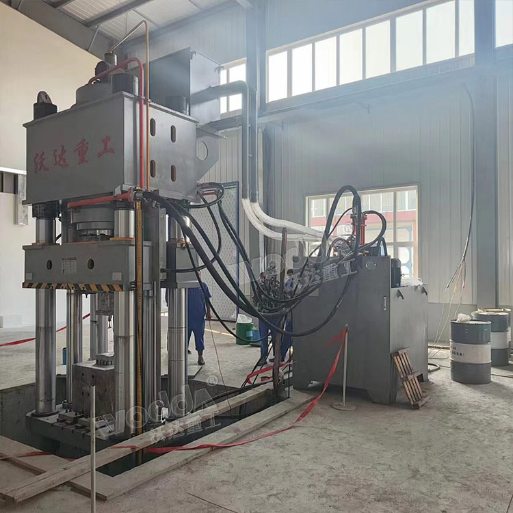 800噸匣缽成型液壓機客戶現場 800噸匣缽成型液壓機客戶現場