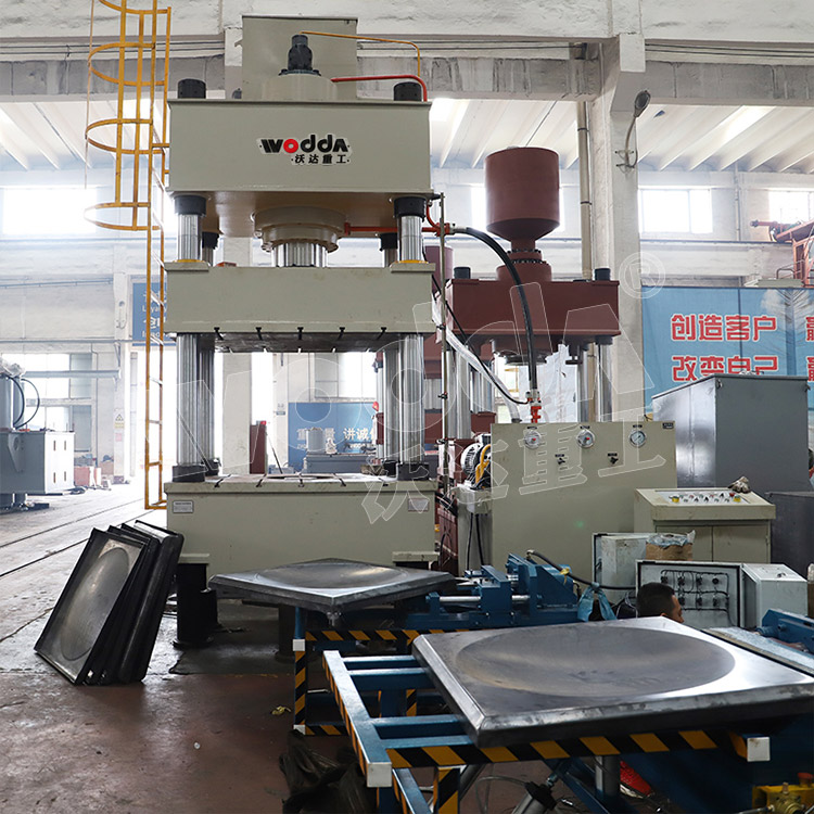 500噸不鏽鋼水箱闆液壓機