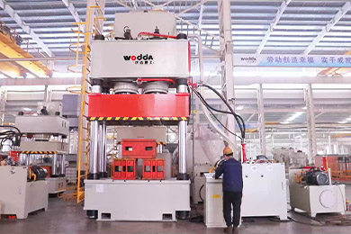 1000噸雙(shuang)缸四柱三梁液壓(yā)機