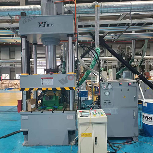 200噸玻(bō)璃鋼絕緣子模(mo)壓液壓機