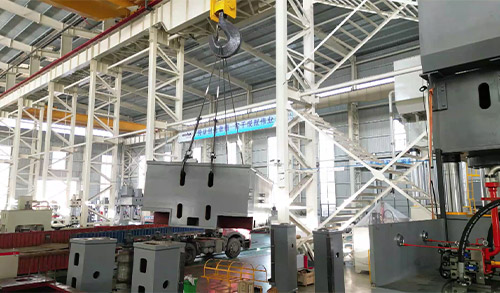 沃達(dá)重工2000噸(dūn)框架式(shi)液壓機(ji)裝車發(fa)貨