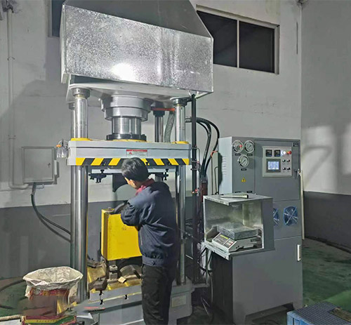 200噸四柱液壓機(jī)熱模壓刹車閘(zhá)瓦