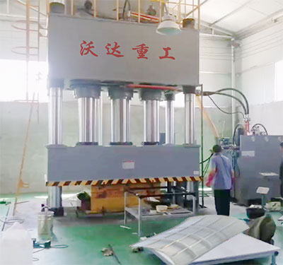 SMC/BMC玻璃鋼檢查(chá)井模壓成型液壓(ya)機_1800噸四柱液壓機(ji)