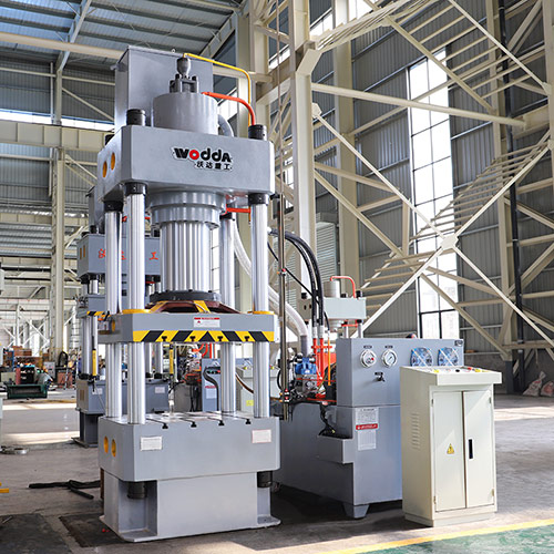 315噸四(sì)柱液壓(yā)機台面(mian)800x800mm