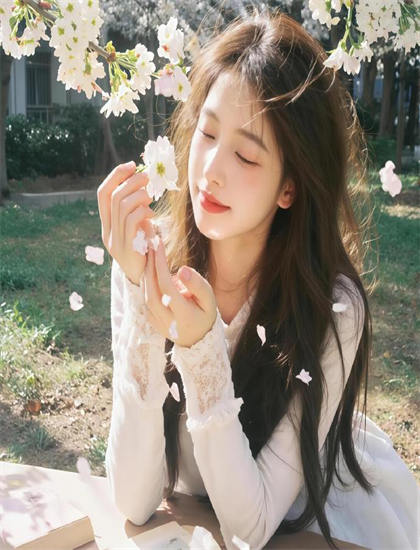 高禁系少女悬念设置：叙事技巧与观众心理